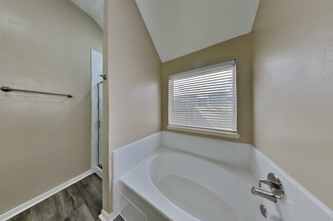 Building Photo - 7007 Fuchsia Ln