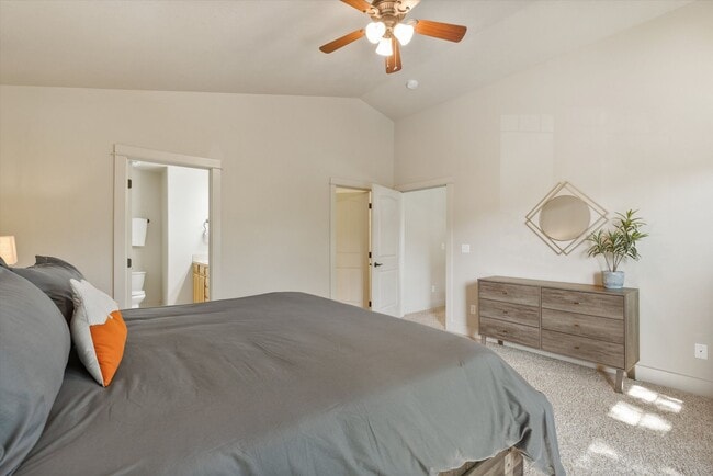 Building Photo - Charming, Furnished 3 bedroom Home w/ Garage