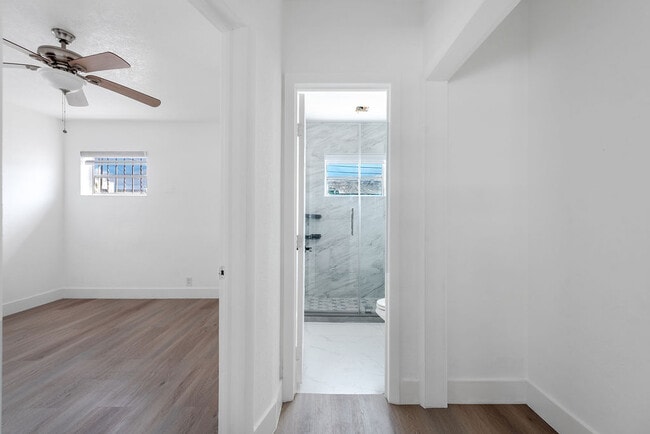 Building Photo - 323 NW 21st Ave