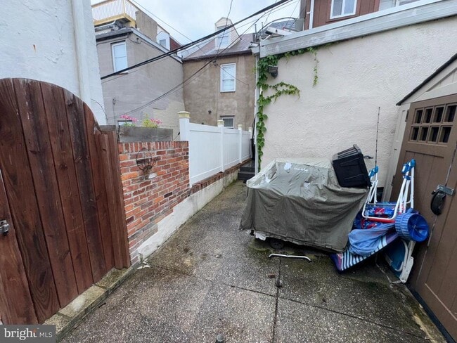 Building Photo - 1008 Stiles St