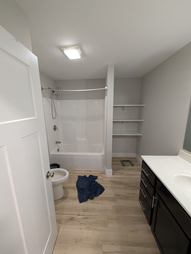 Building Photo - Beautiful home 3 minutes from ETSU!