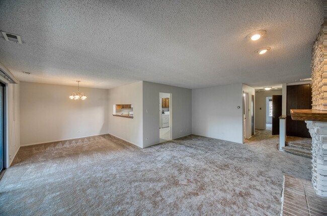 Building Photo - 8235 Poplar Ln