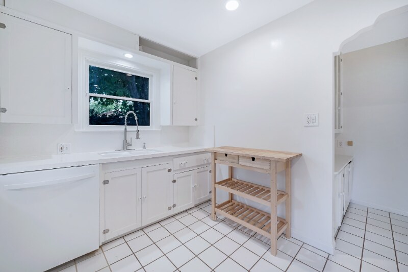 Building Photo - 3574 Helms Ave