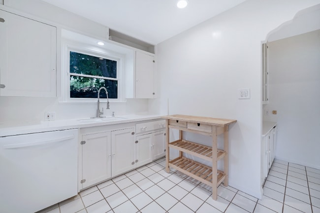 Building Photo - 3574 Helms Ave