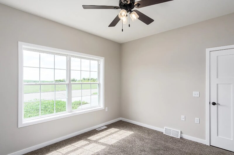 Building Photo - 946 Kings Dr