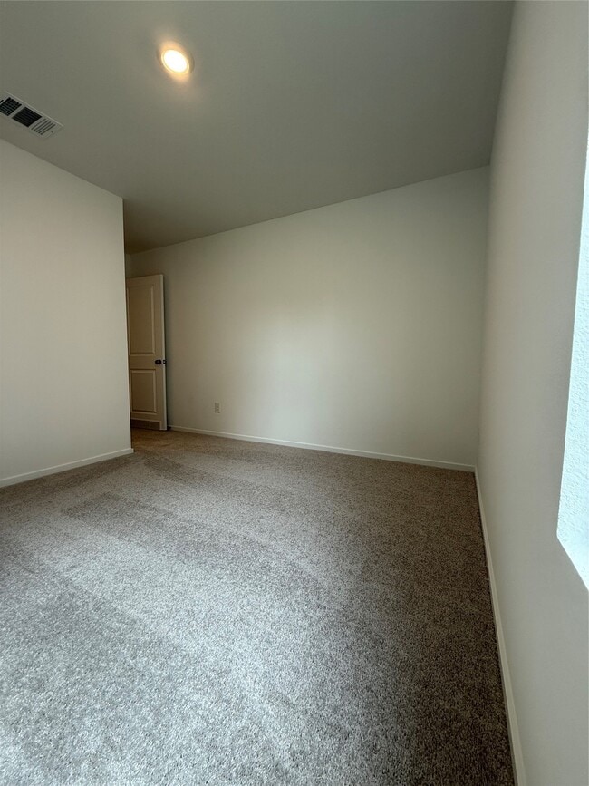 Building Photo - 335 Parkin Ct
