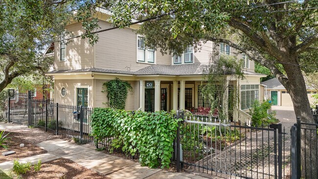 Primary Photo - 406 Sul Ross St