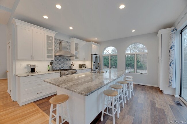 Building Photo - 35 Bay Ave W