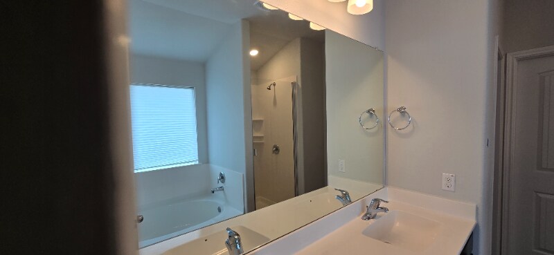 Building Photo - 11212 Raider Dr