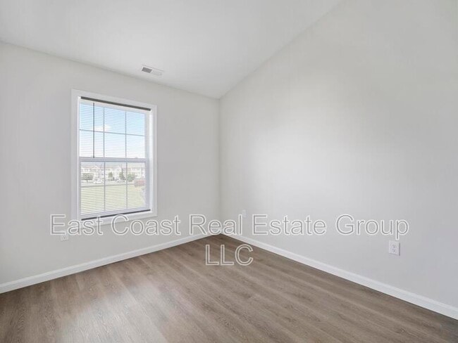 Building Photo - 105 Natural Way