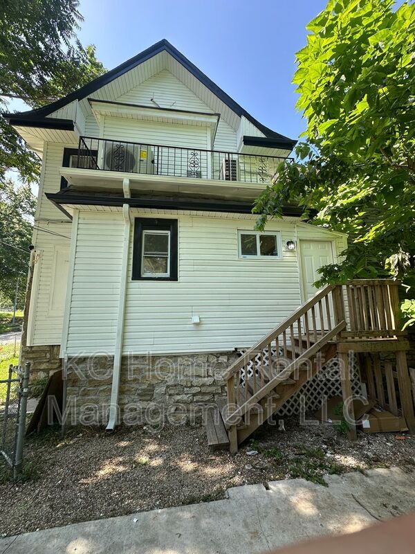 Building Photo - 2958 Lockridge Ave