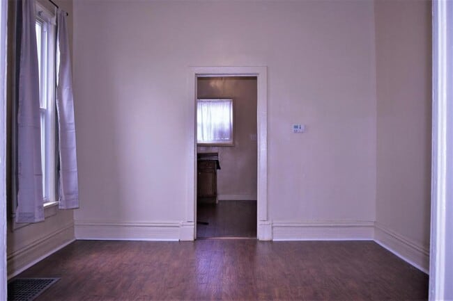 Building Photo - 4835 W Congress Pkwy