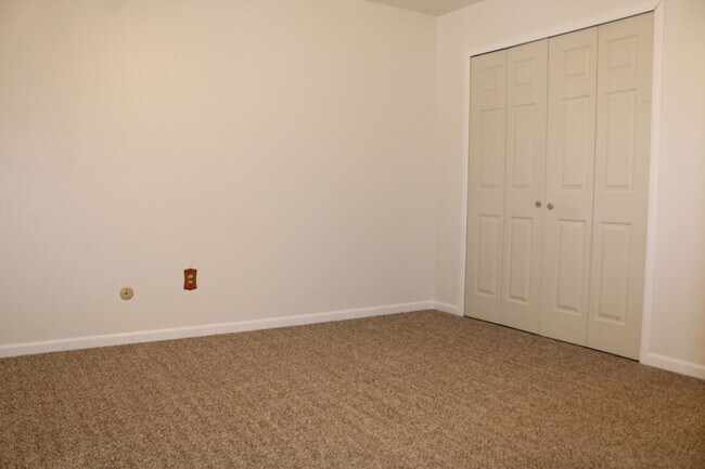 Building Photo - Move In Ready!!!