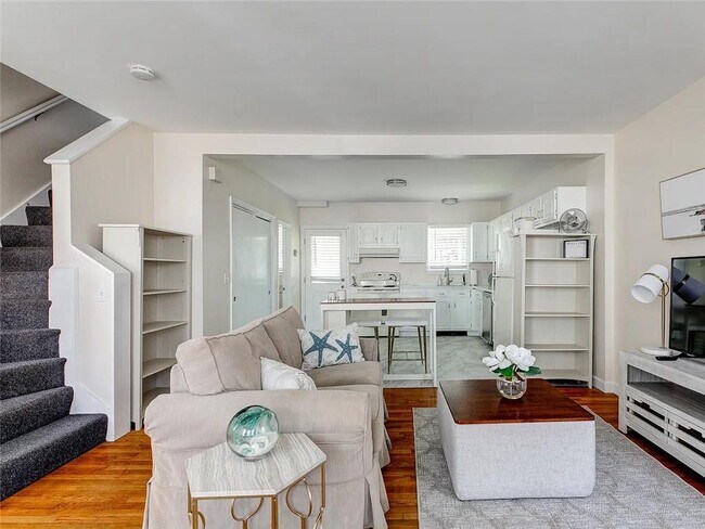 Building Photo - 27 Thames St