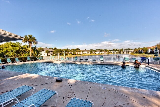 Building Photo - Sapphire lakes - 2 bedroom fully furnished condo