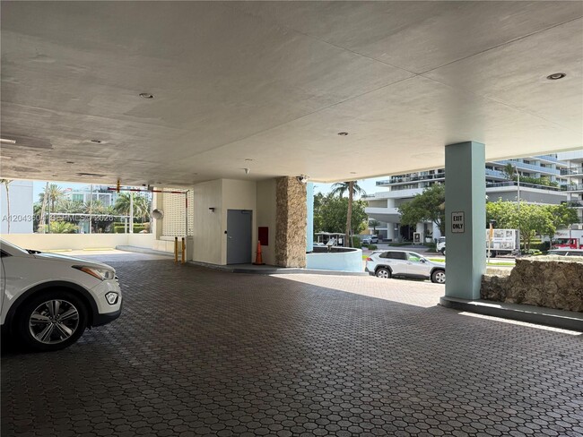 Building Photo - 5838 Collins Ave