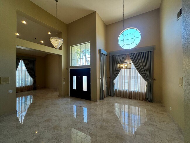 Building Photo - 5 Bedroom house in PASATIEMPO