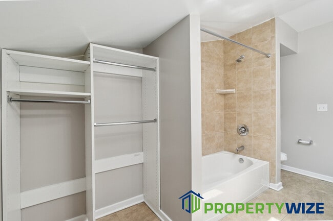 Building Photo - 303 S Washington St