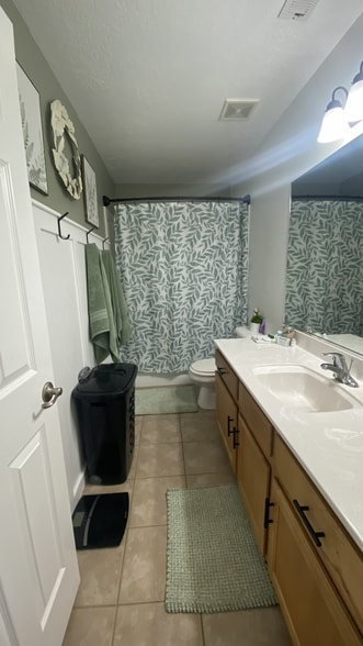 Building Photo - 1409 Northern View Dr