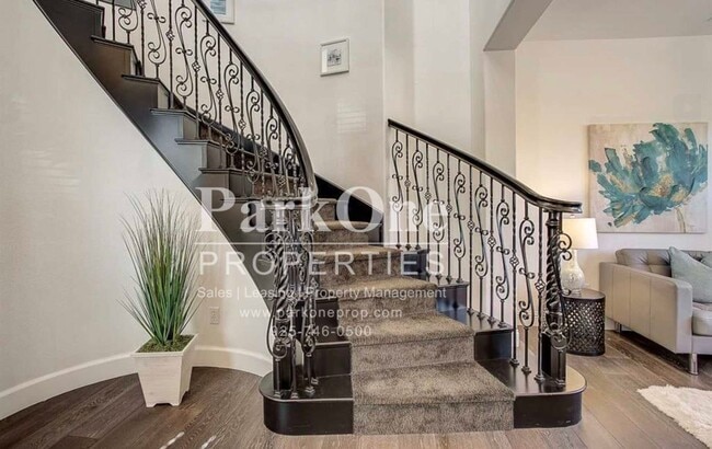 Building Photo - Stunning Montecito Home with Lime Ridge Trail Access