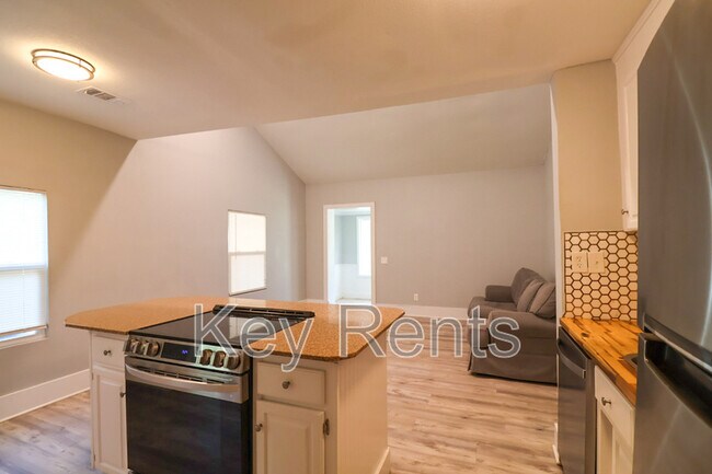 Building Photo - 206 Brown Rd