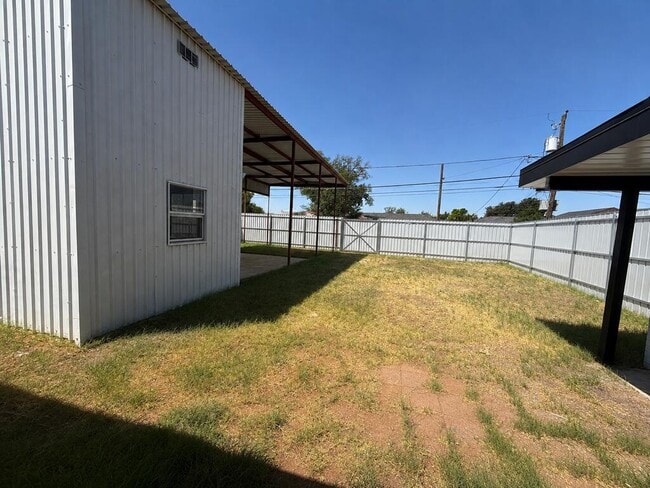 Building Photo - 4209 Redbud Ave