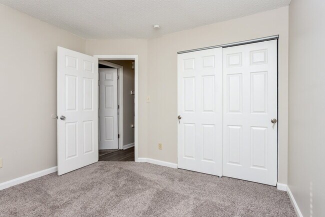 Building Photo - 1253 Advance Dr