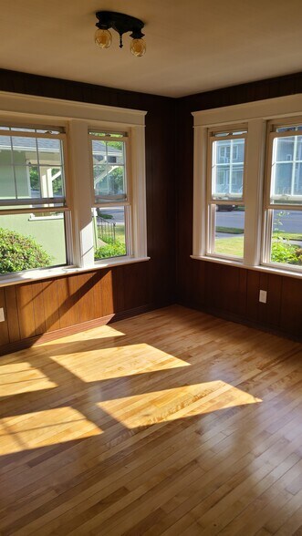 Building Photo - 60 Richmond Ave