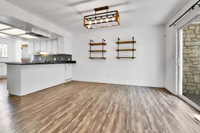 Building Photo - $2,795.00 - 4 Bedroom, 3 Bathroom, Single ...