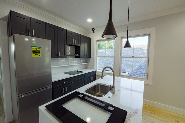 Building Photo - 1932 Hubbard St