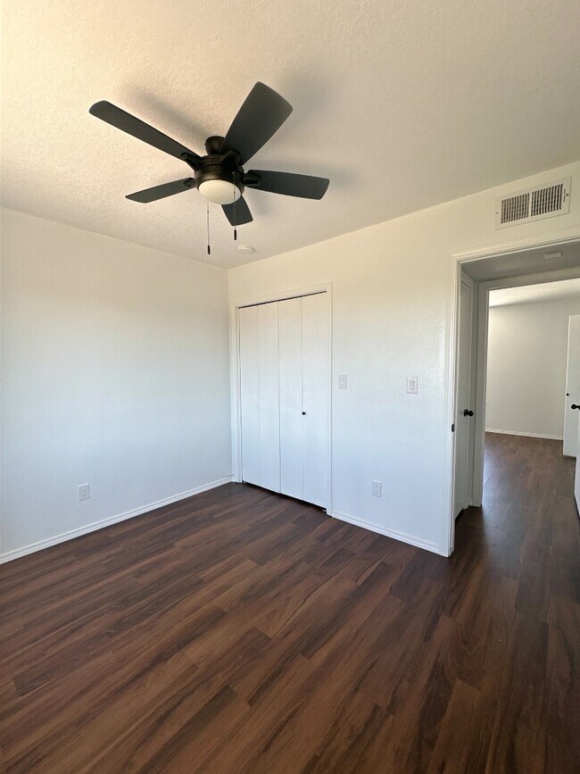 Building Photo - 5509 Oakbriar Cir