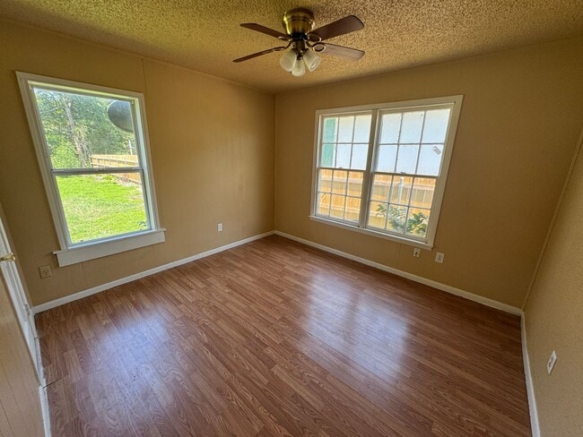 Building Photo - 1205 E Avenue G