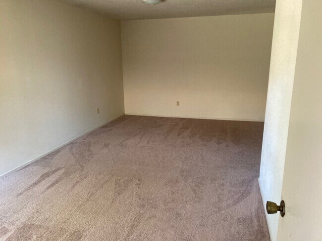 Building Photo - 5535 Ashgate Dr