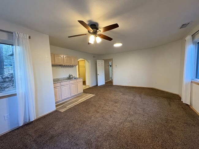 Building Photo - Gorgeous Flagstaff Rental