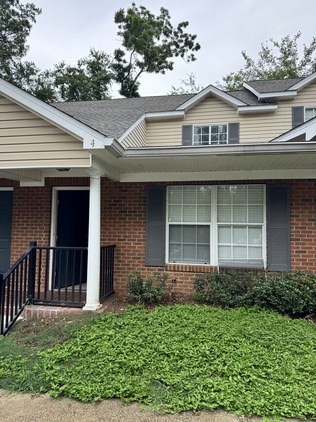 Building Photo - 241 Dixie Dr