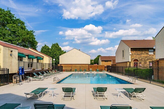Building Photo - 1766 Willoway Cir S