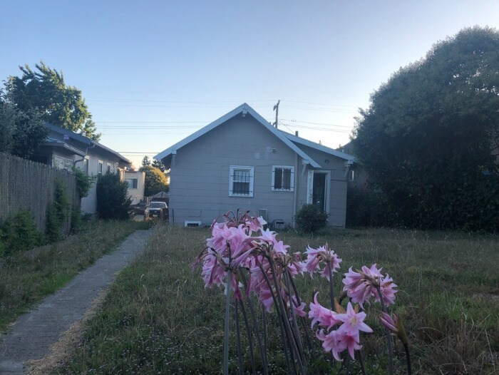 Primary Photo - 4056 Santa Rita St