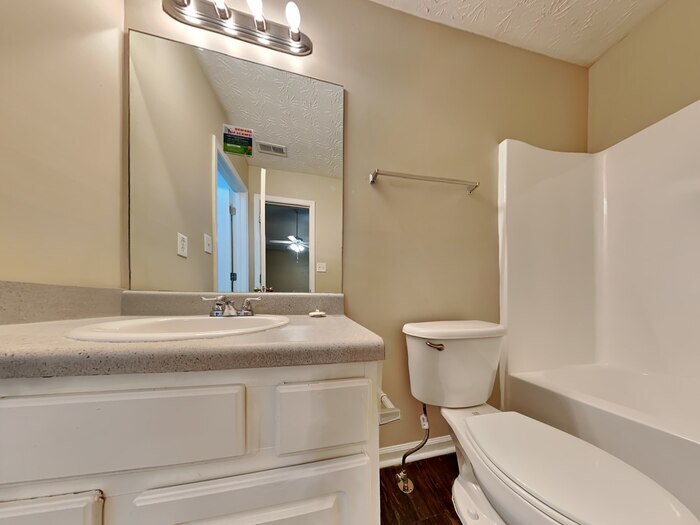 Building Photo - 9135 Jefferson Village Dr SW