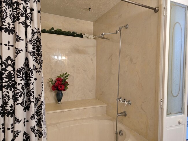 Building Photo - 16726 David Glen Dr