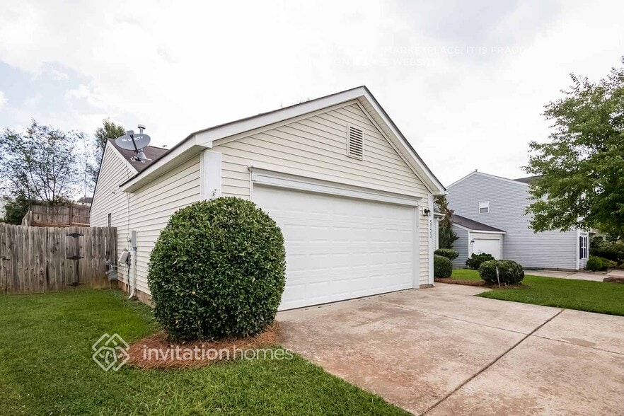 Building Photo - 5733 Shining Oak Ln