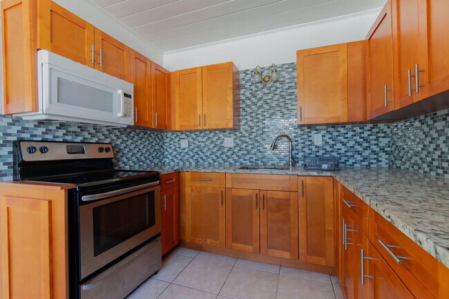 Building Photo - 214 NE 11th St