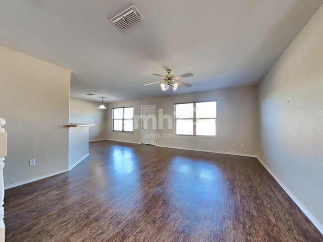 Building Photo - 700 Liberty Ln