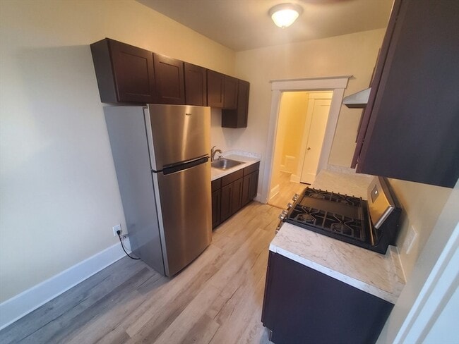 Building Photo - 415 County St