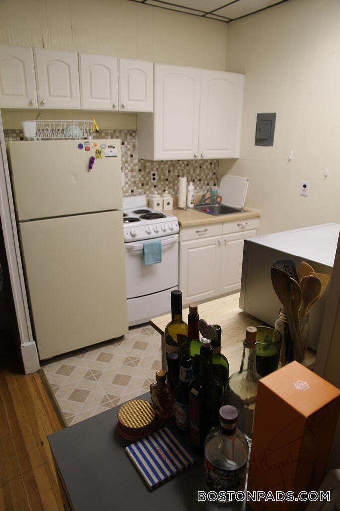 Building Photo - 879 Beacon St