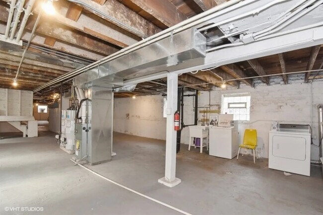 Building Photo - 4303 N Sawyer Ave