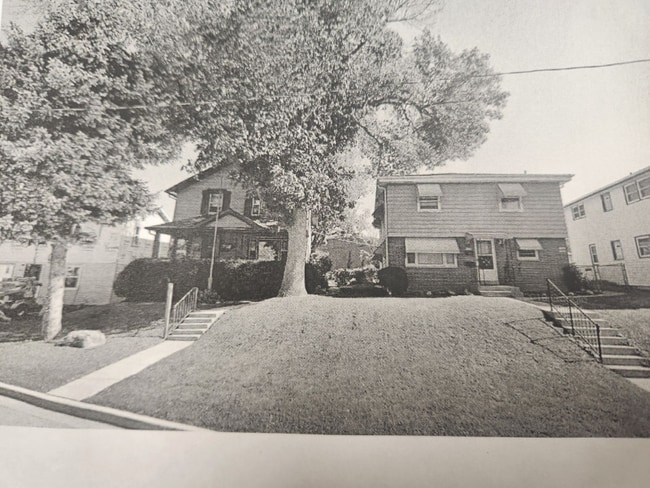 Building Photo - 3328 S Burrell St