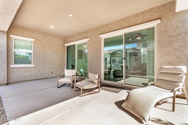 Building Photo - 1914 N 140th Ave