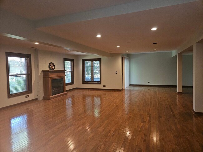 Building Photo - 733 Woodbury Ct