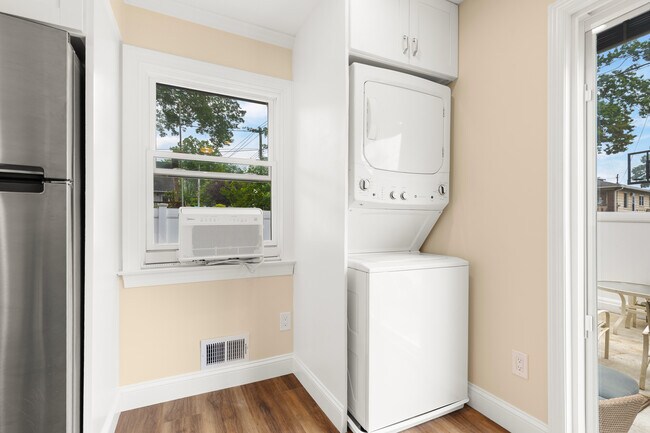 Building Photo - 165 Byrne Ave