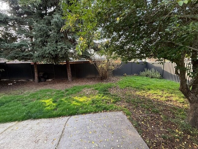 Building Photo - 595 18th St NE